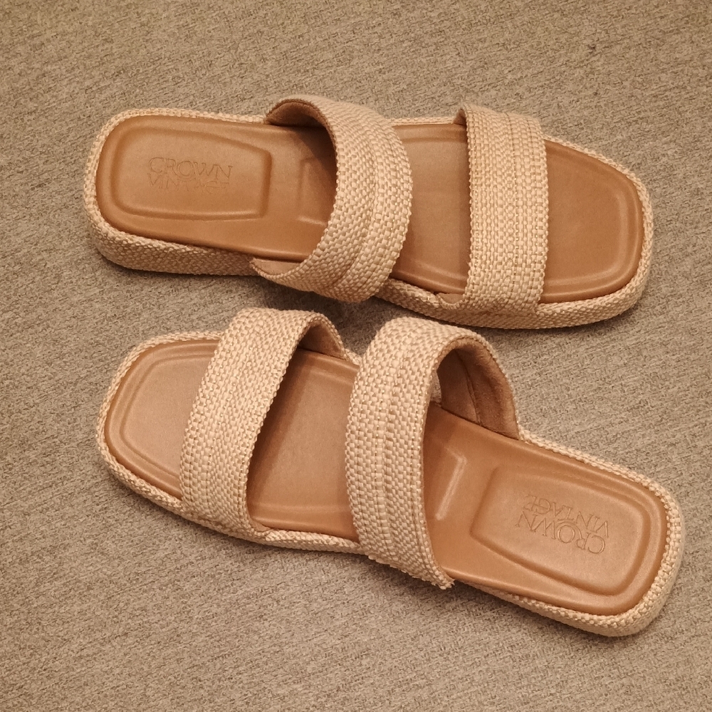 Crown Vintage Tan Sandals with Double-Strap Design NWOB